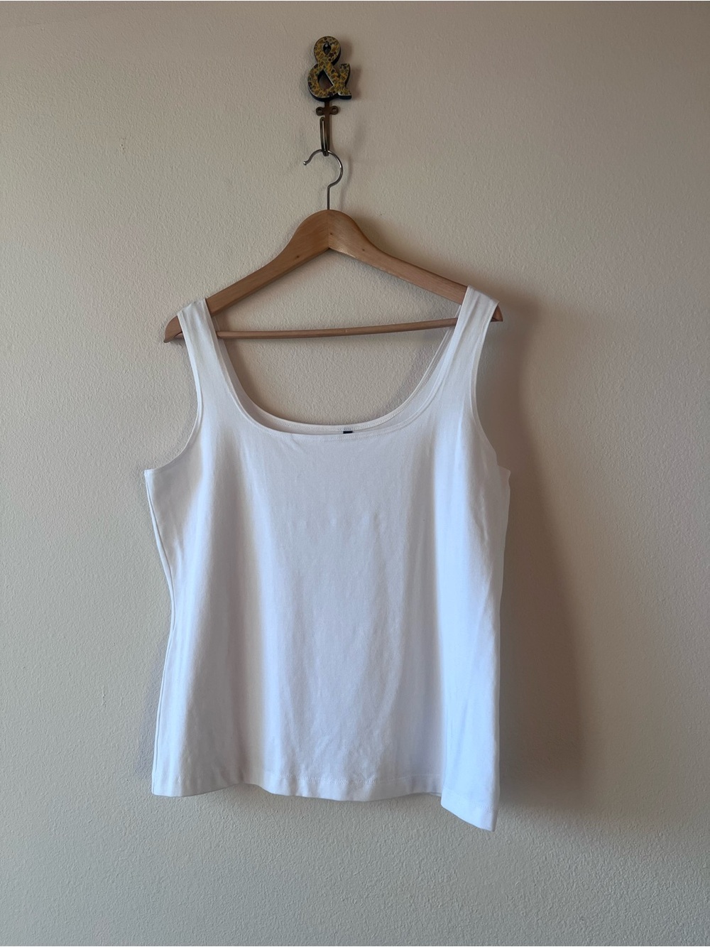 Classic White Women's Scoop Neck Tank Top - Brand Not Visible